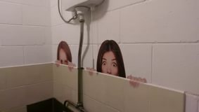 Скрытая камера подсматривание за сестрой в ванной